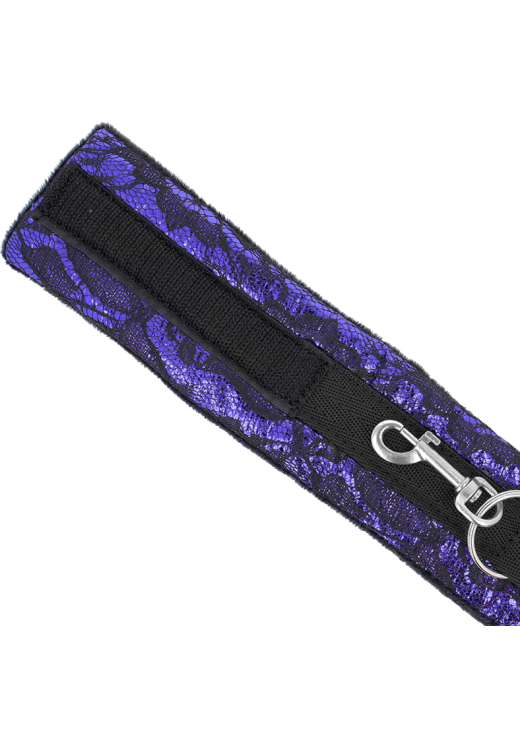 Δαντελωτό κολάρο σε μοβ χρώμα