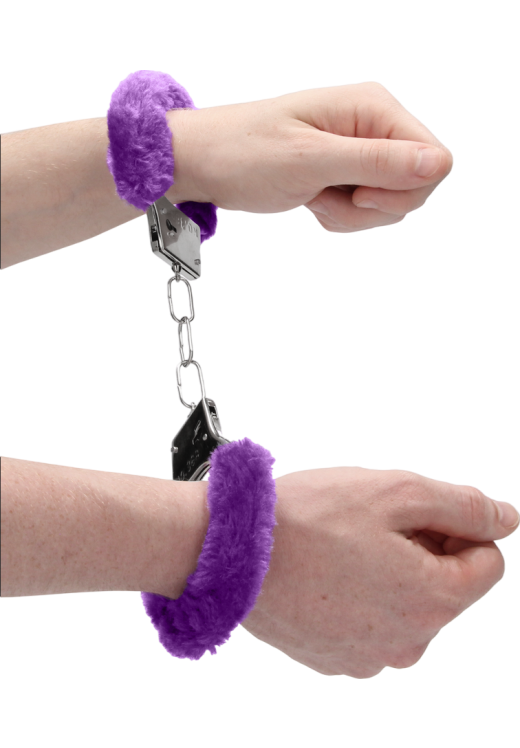 Μεταλλικές χειροπέδες σε μοβ χρώμα