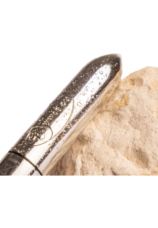 Μίνι δονητής από abs σε ασημί χρώμα, μήκους 8,2 εκ. και μέγιστης διαμέτρου 1.5 εκ.