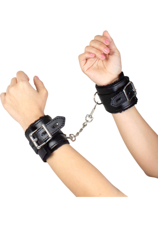 Χειροπέδες από δερματίνη σε μαύρο χρώμα